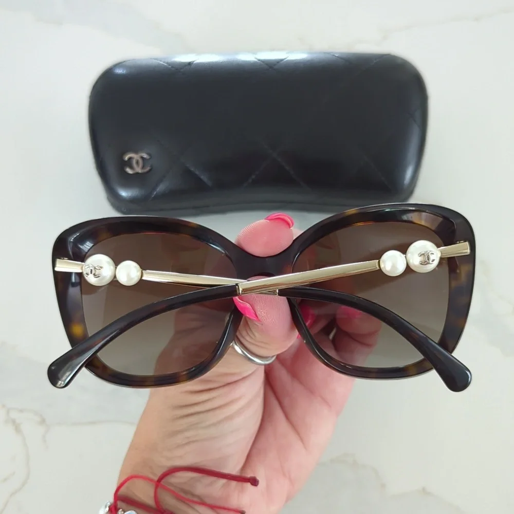 CHANEL Tortuse Pearl Polarized Sunglasses - Picture 12 of 13